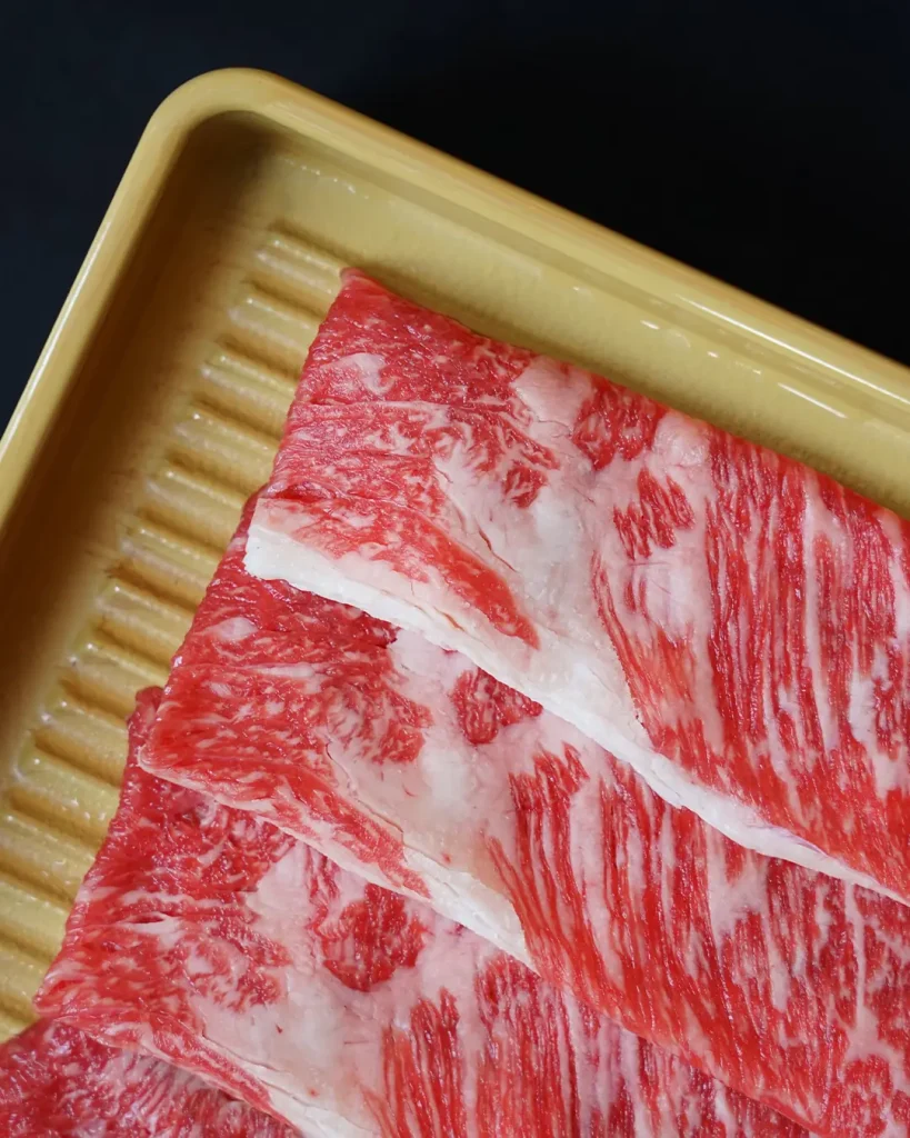 Mo-mo Paradise wagyu beef plate — the marbling