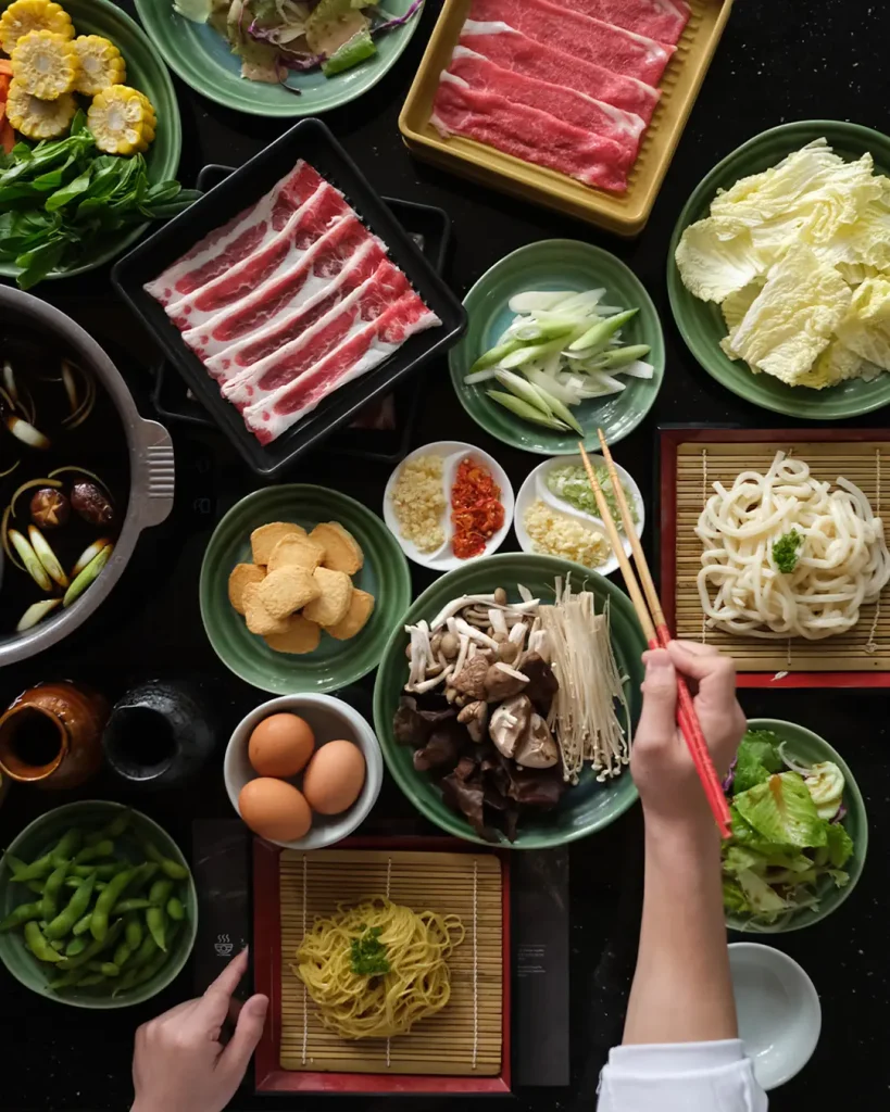 A full Mo-mo Paradise table, top-view
